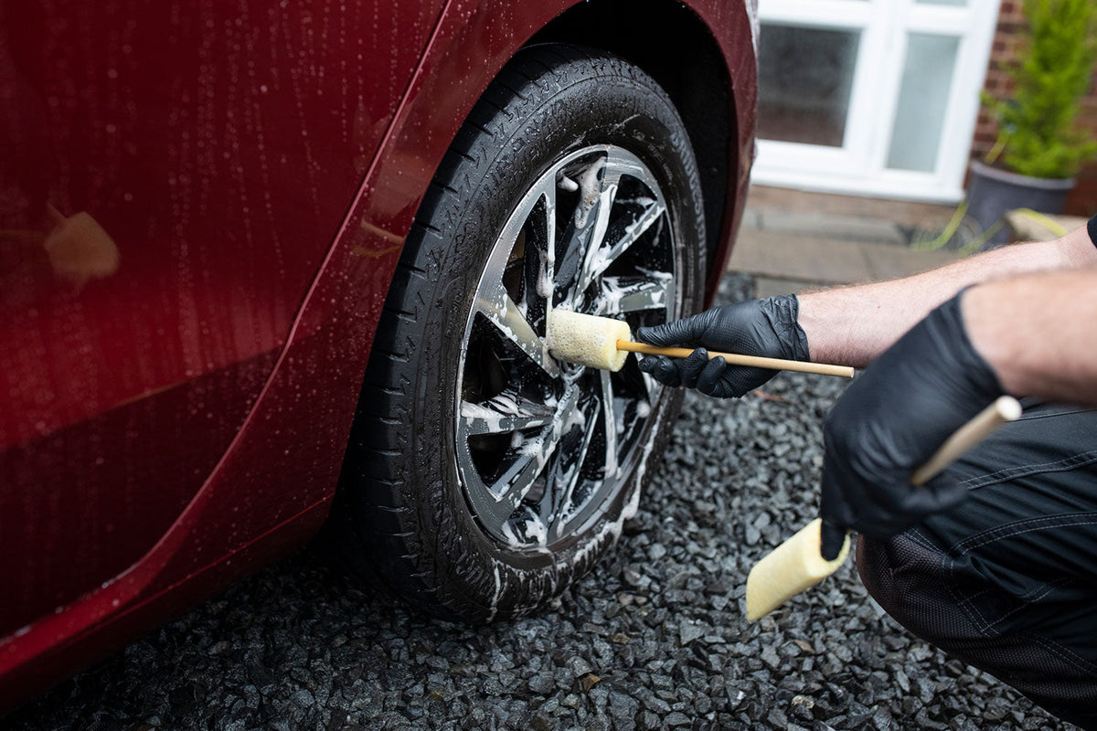 Cleaning alloy wheels with the Sponge Guru round wheel detailer